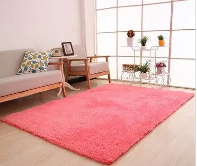 Solid colour plush area rug with non-slip dot-patterned bottom in rectangular shape