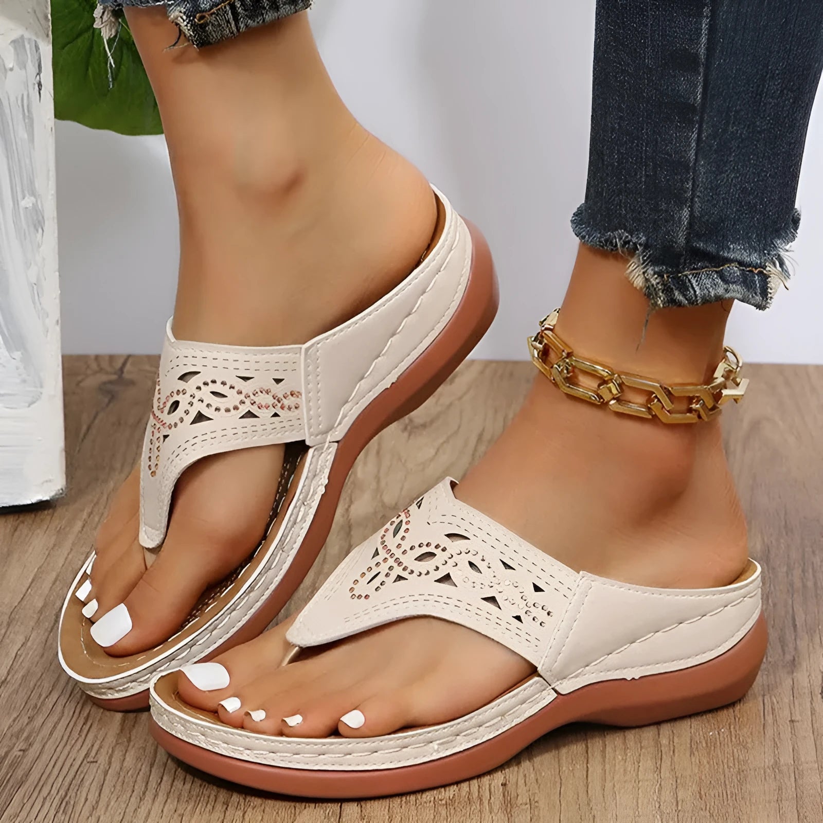Clip toe wedge sandals for women, PU upper, rhinestone detail, solid colour, composite sole, sizes 35-43