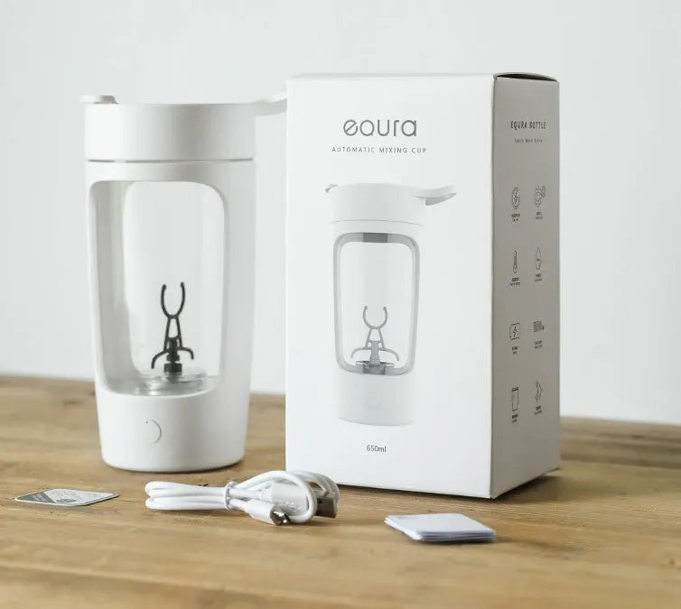 Portable rechargeable blender bottle in four colours with 650ml capacity and integrated blending mechanism