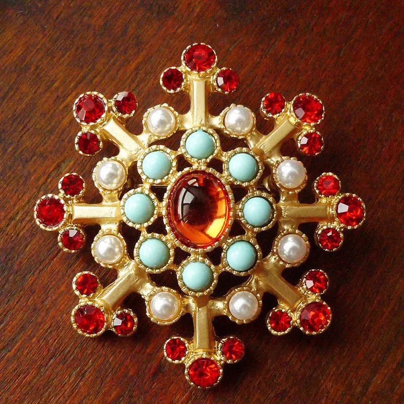 Retro baroque vintage brooch in zinc alloy with diamond shape, shown in multiple size options