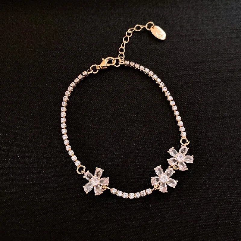 Women's geometric copper bracelet with gold-coloured finish and zircon stone detailing