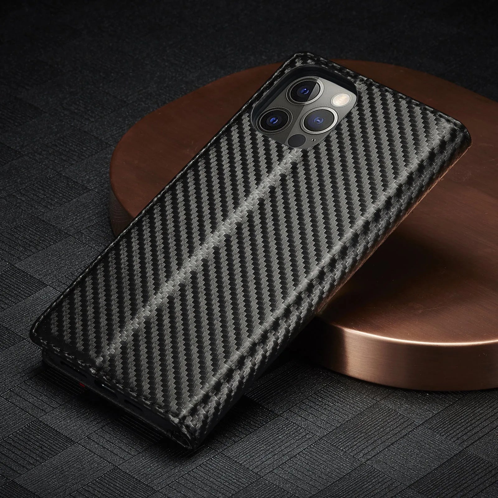 PU TPU handmade carbon fibre magnetic flip phone case in horizontal colour for iPhone