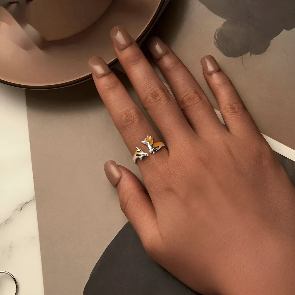 Adjustable silver-plated ring featuring a cartoon sitting corgi dog design.