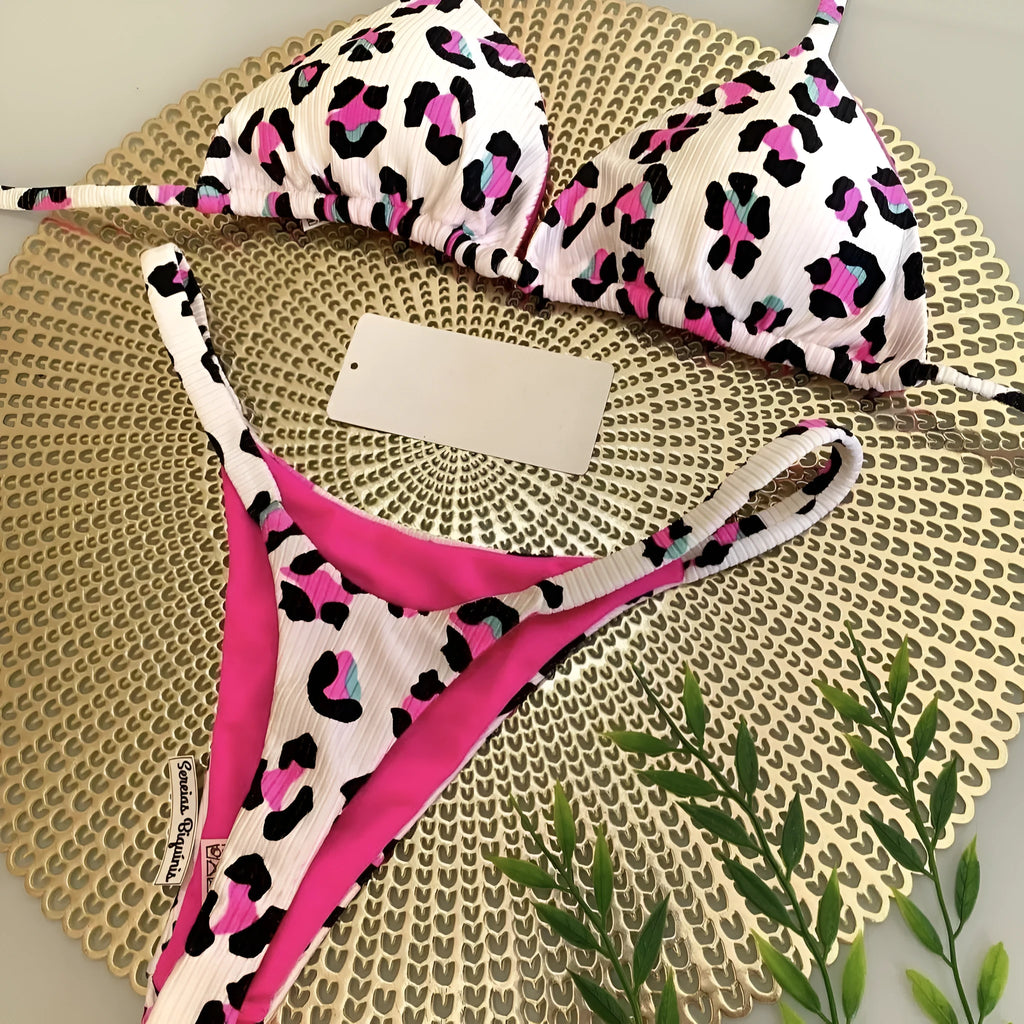 Women's bikini swimsuit with printed fabric in briefs style, showing high elasticity and cotton lining