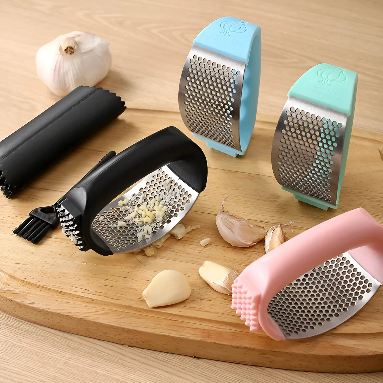 304 stainless steel manual garlic press with plastic handle in green colour