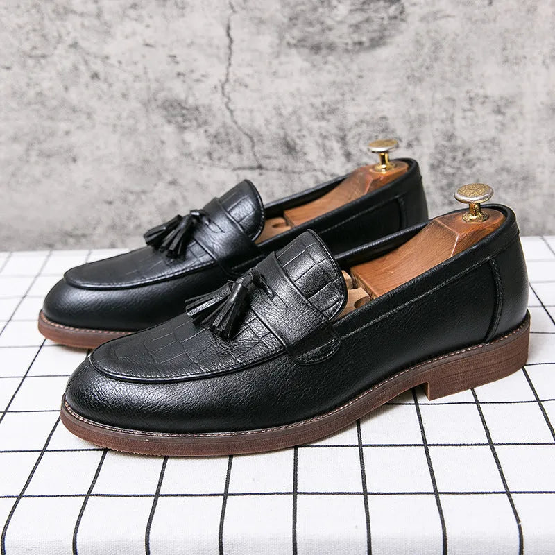 Men's spring leisure artificial PU leather shoes with sewing thread detail, low-top round toe, in black G576 and brown G576