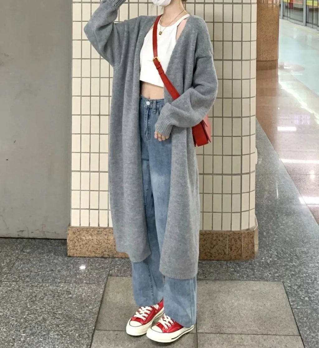 Women's loose large knitted cardigan in thick chenille fabric with 3D pattern in dark gray colour