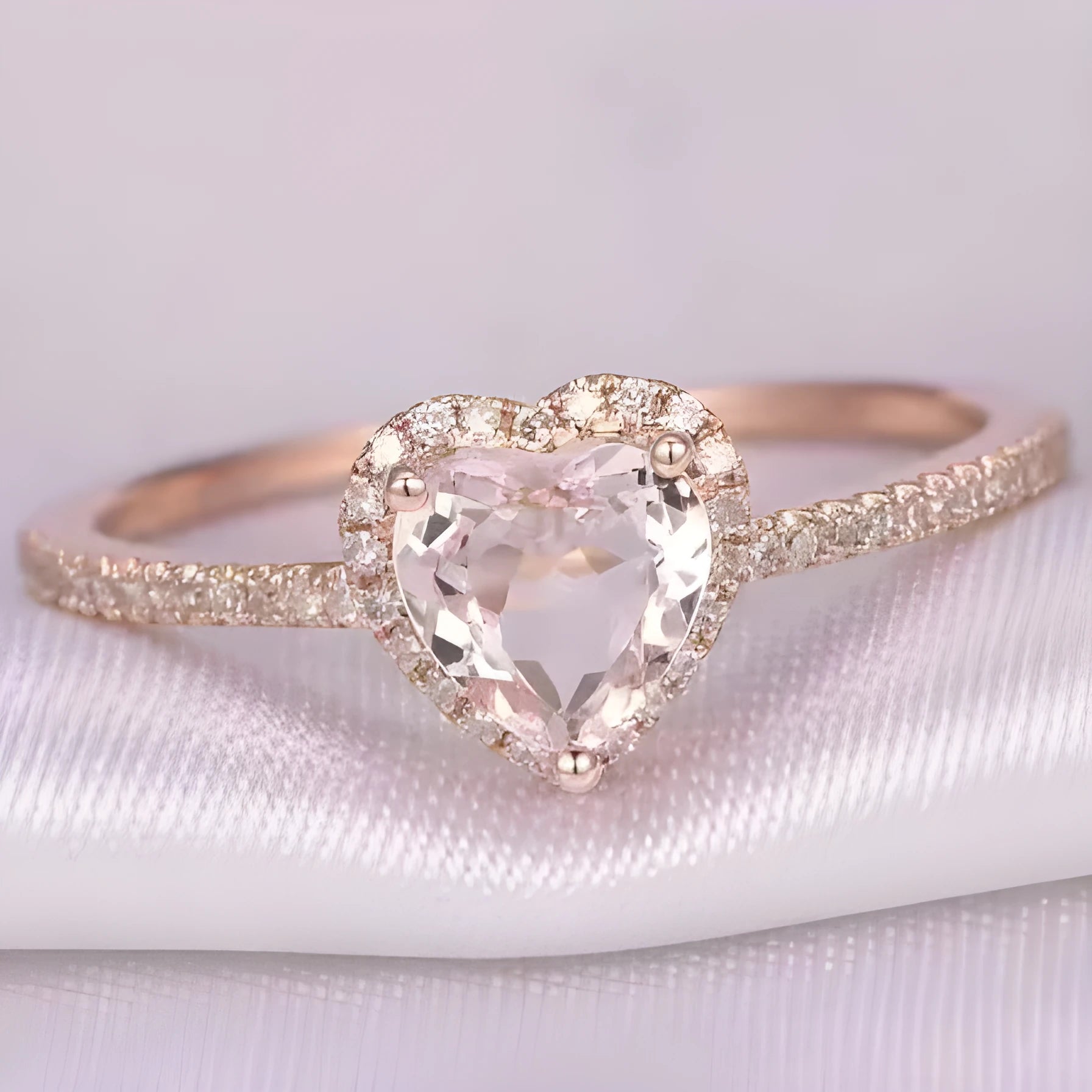 Heart-shaped crystal ring in electroplated white copper with rose gold or silvery colour option