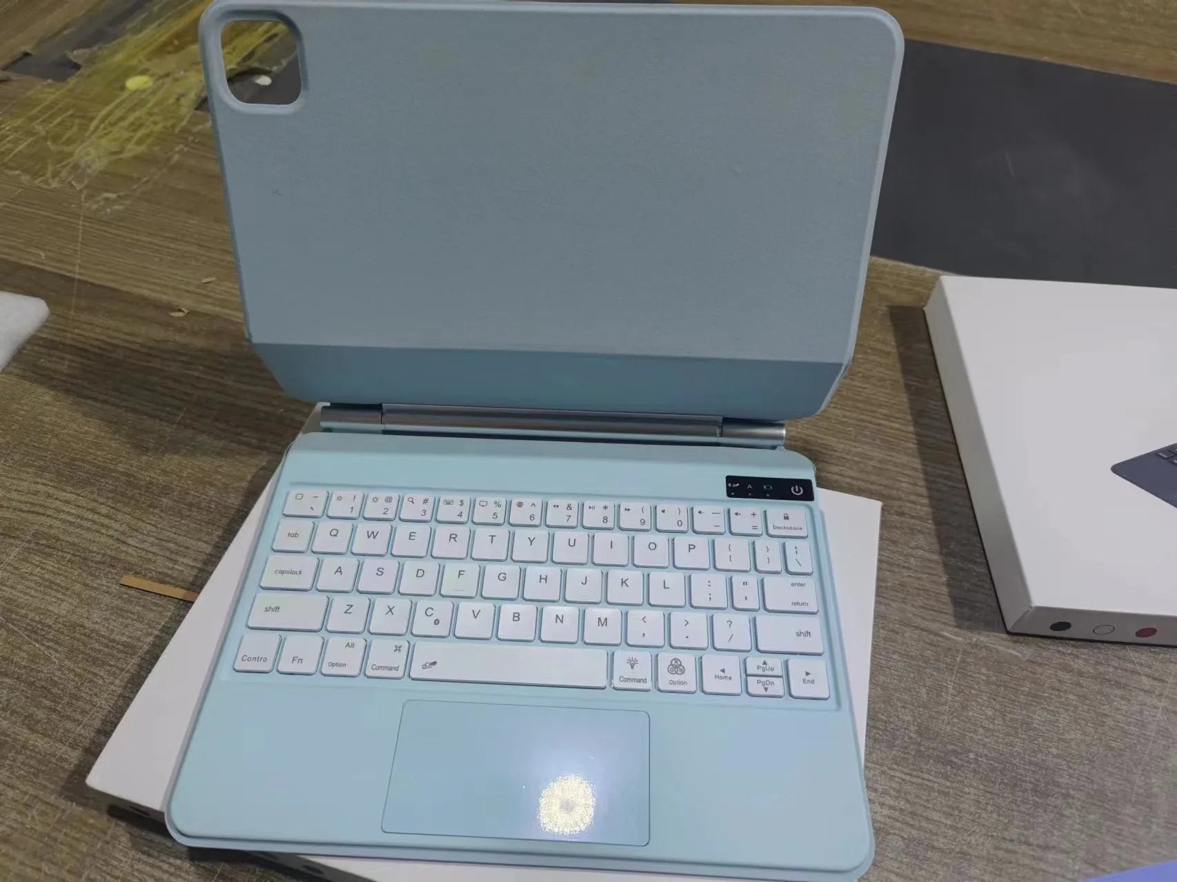 iPad Bluetooth keyboard case with magnetic protective cover in multiple colours for iPad Pro and Air tablets