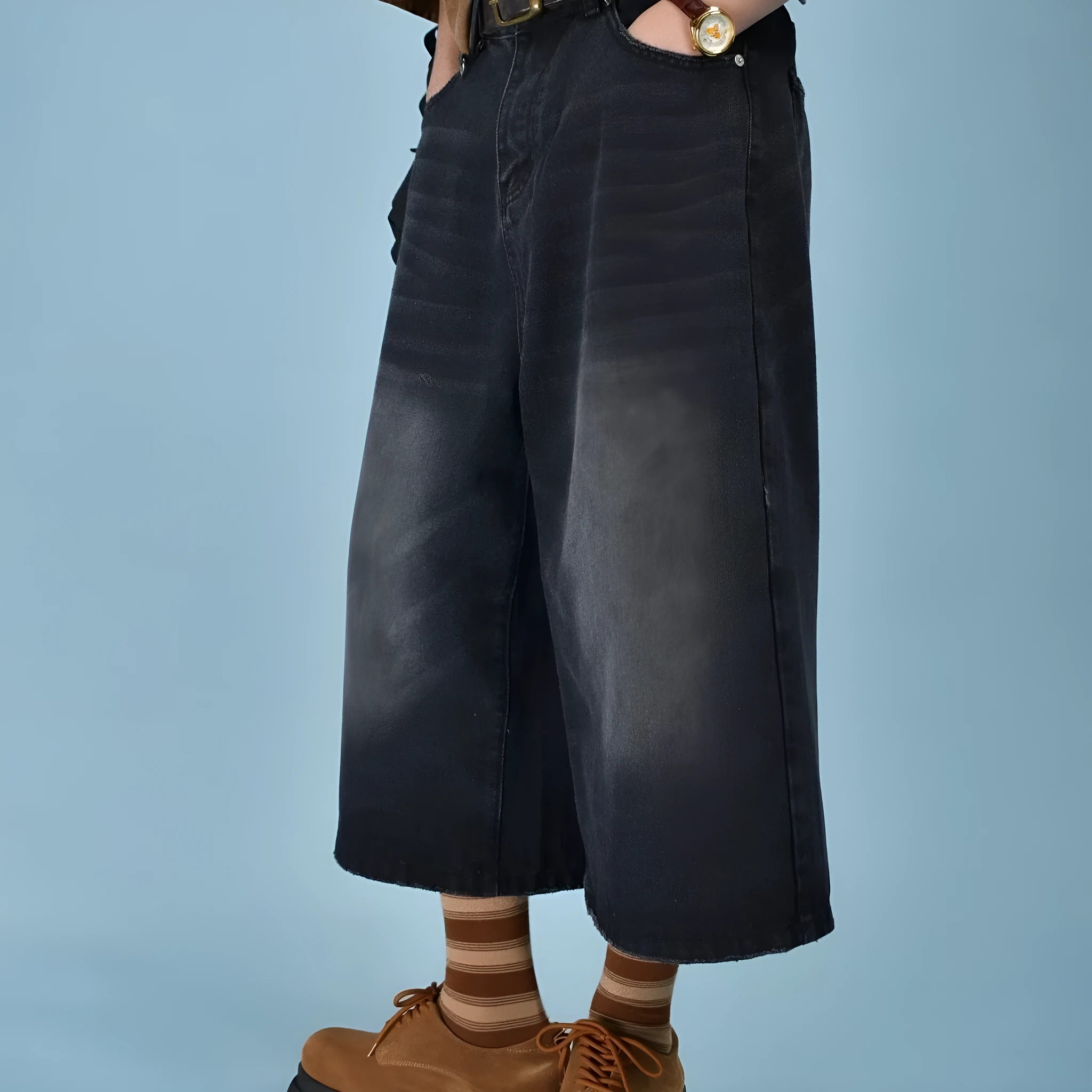 Men's loose straight jeans shorts in blue denim with fifth pants length for summer wear