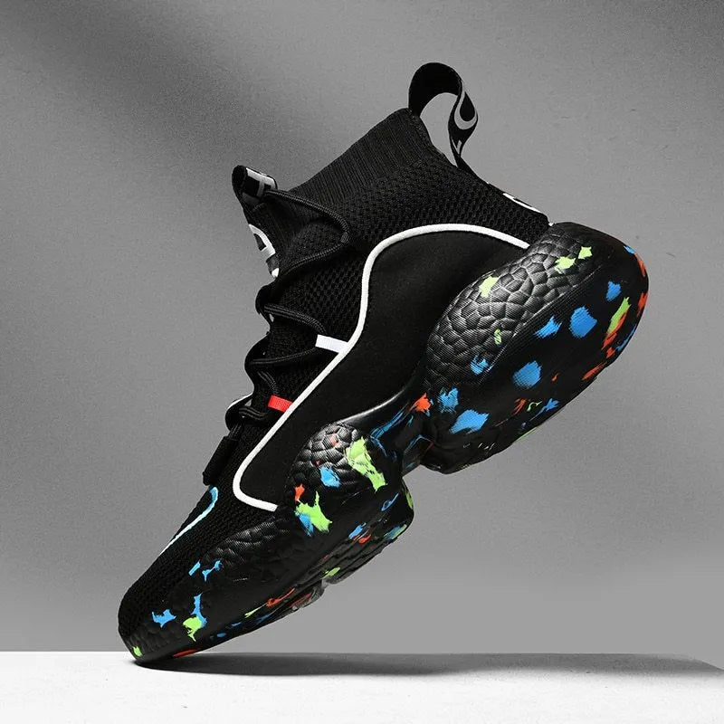 Men's camouflage pattern casual sneakers with mesh upper and flat rubber sole.