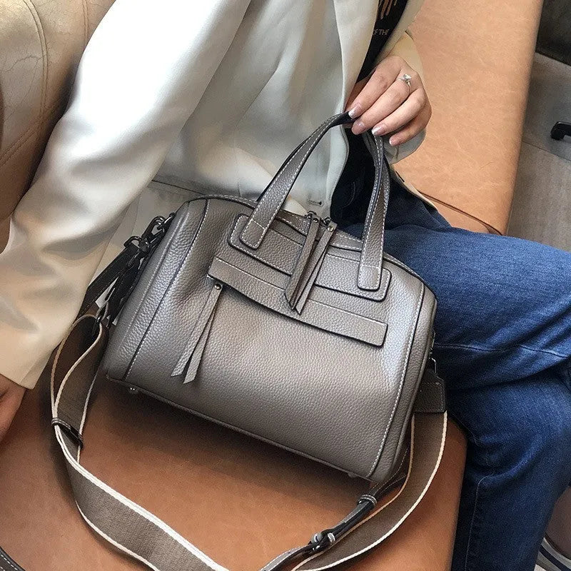 Men's horizontal square messenger bag in genuine cowhide leather with litchi pattern and shoulder strap