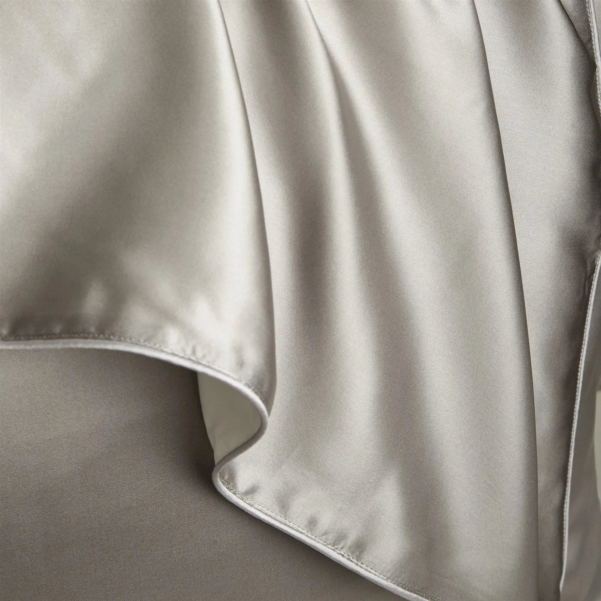 100% mulberry silk single pillowcase in 48x74cm size with inlaid rope weave, shown in Bean Paste Purple.