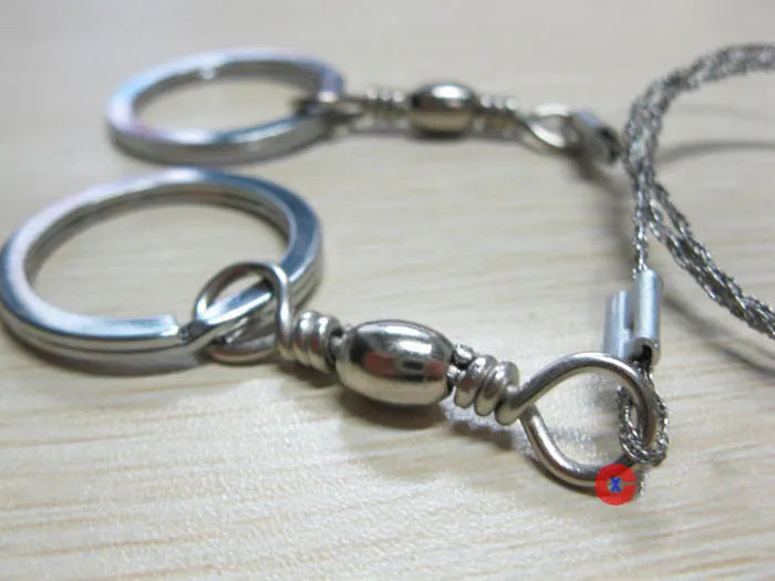 Survival wire saw with stainless steel blade and finger loops, showing 55cm length and pull ring