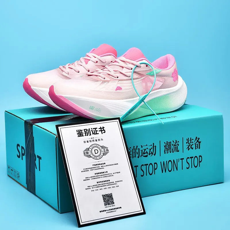 Low-top running shoes with carbon plate, PU mesh upper, and natural rubber sole in multiple colours.