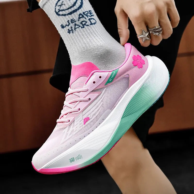 Low-top running shoes with carbon plate, PU mesh upper, and natural rubber sole in multiple colours.