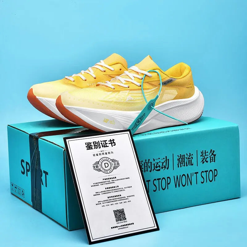 Low-top running shoes with carbon plate, PU mesh upper, and natural rubber sole in multiple colours.
