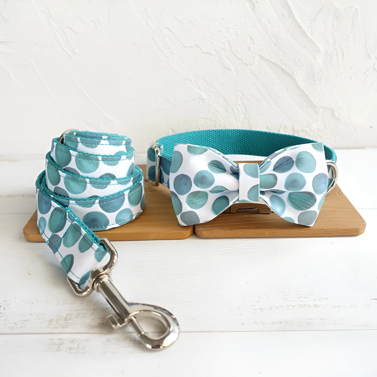 Polyester pet bow collar jewellery in bubble colour on a light background showing size options XS to XL