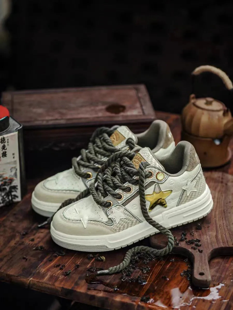 Leather low-top platform running shoes in West Lake colour with round toe and lace-up front