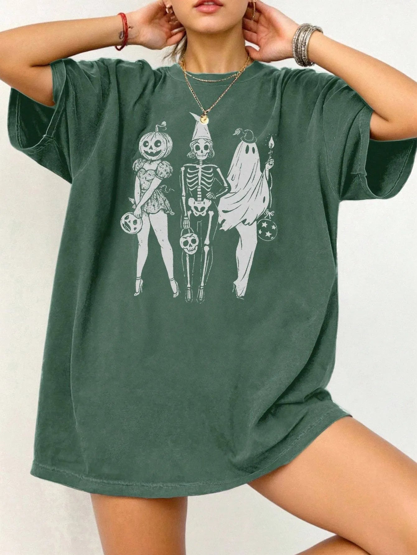 Unisex loose fit cotton t-shirt in straight cut with short sleeves and round neck