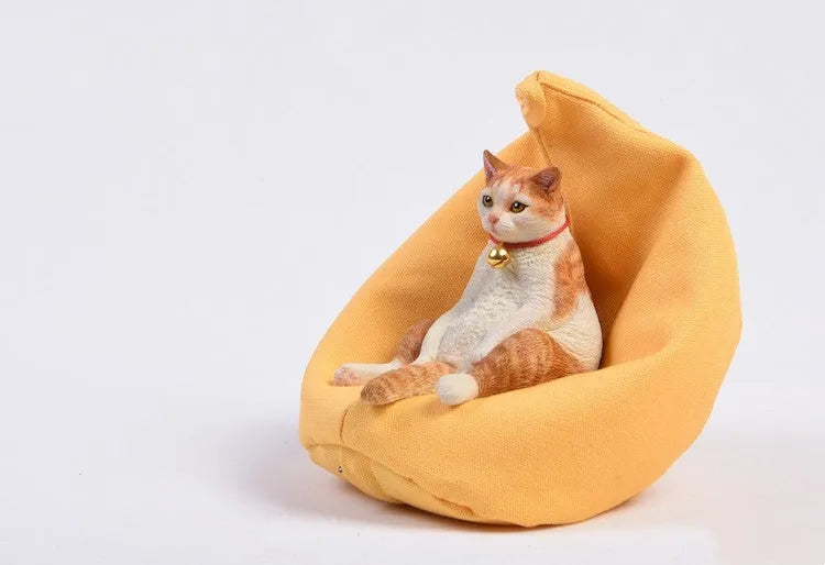 Lazy cat car ornament set with miniature sofa, 7.5 cm tall resin decoration