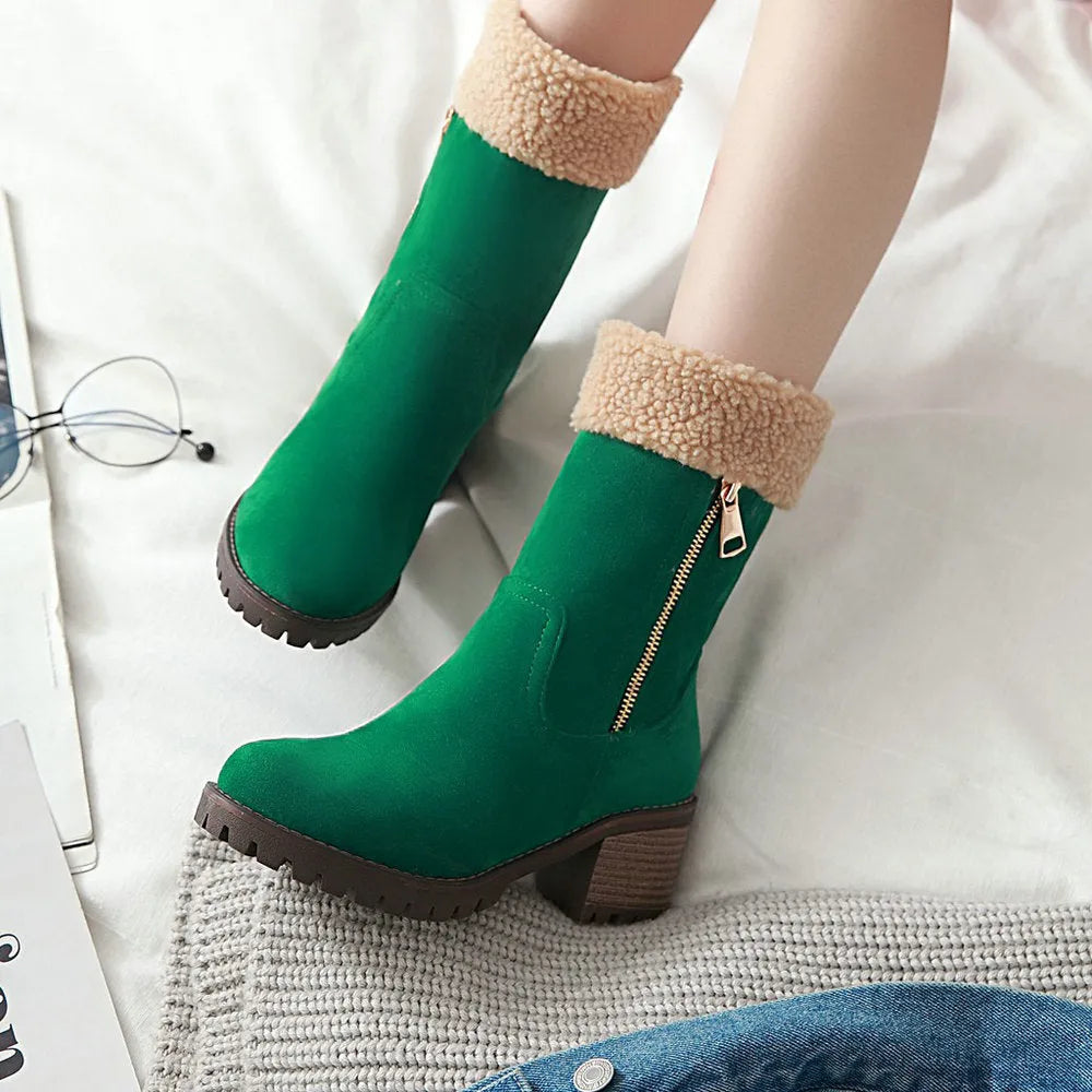 Snow boots with short plush lining in black, available in sizes 34 to 43 cm