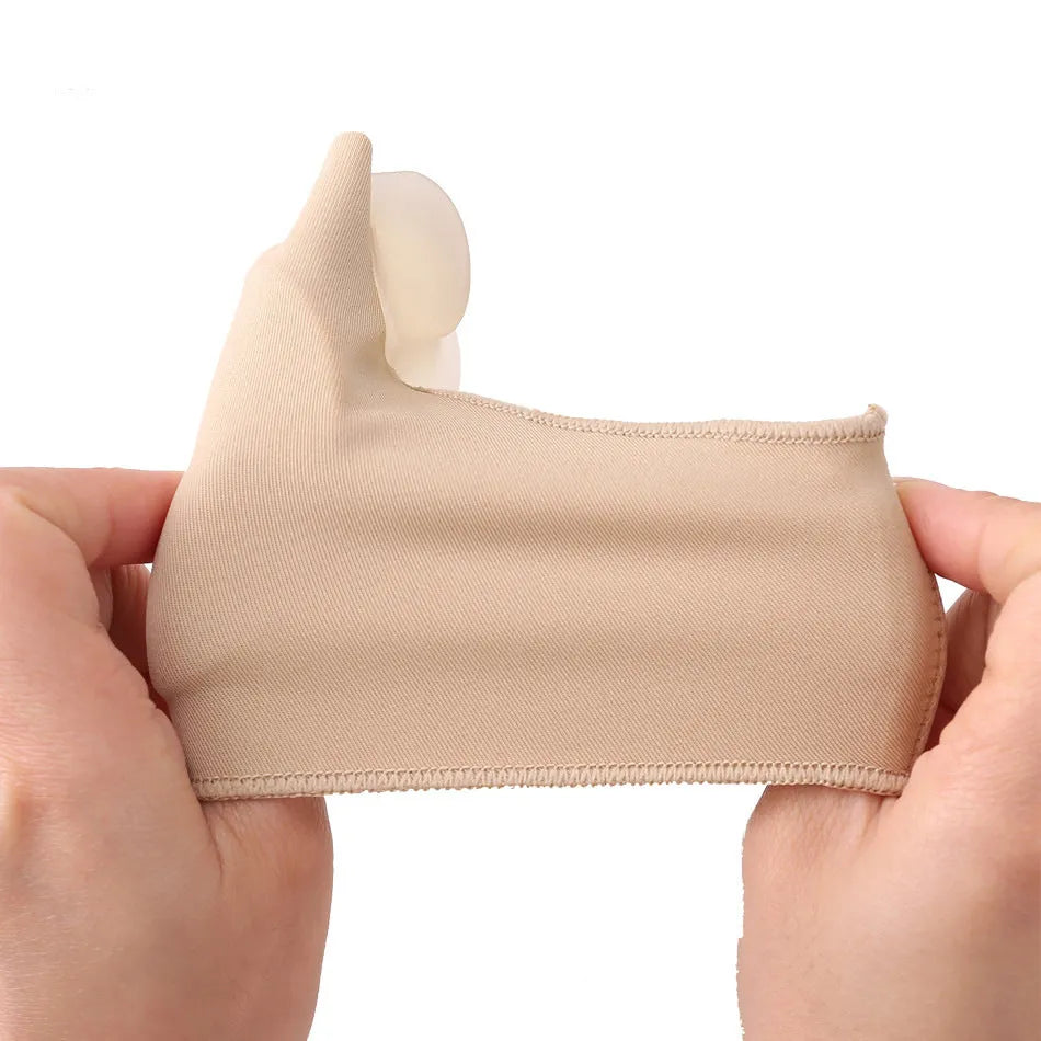 Corrective bunion relief socks with silicone gel pad and toe spacer in sizes S, M, L.