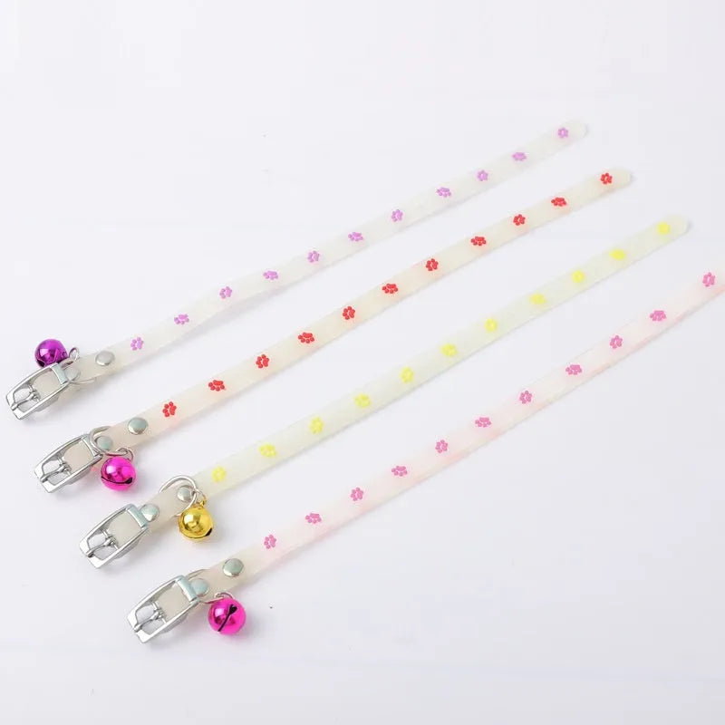 Luminous cat collar with adjustable silicone chain and metal bell in paw print pattern