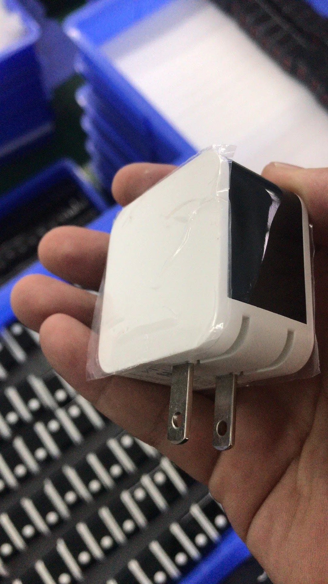 5V 2.4A dual USB travel charger with digital display showing voltage