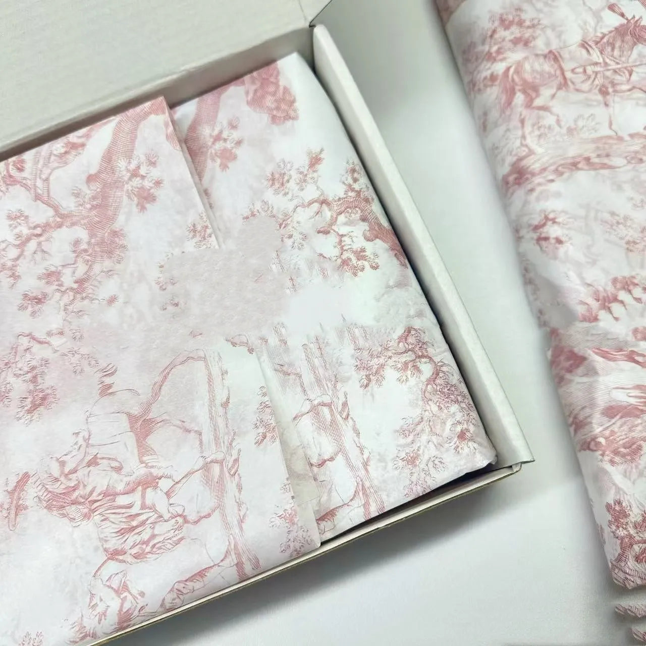 French MG tissue paper decorative wrapping sheet in retro design measuring 50x70cm