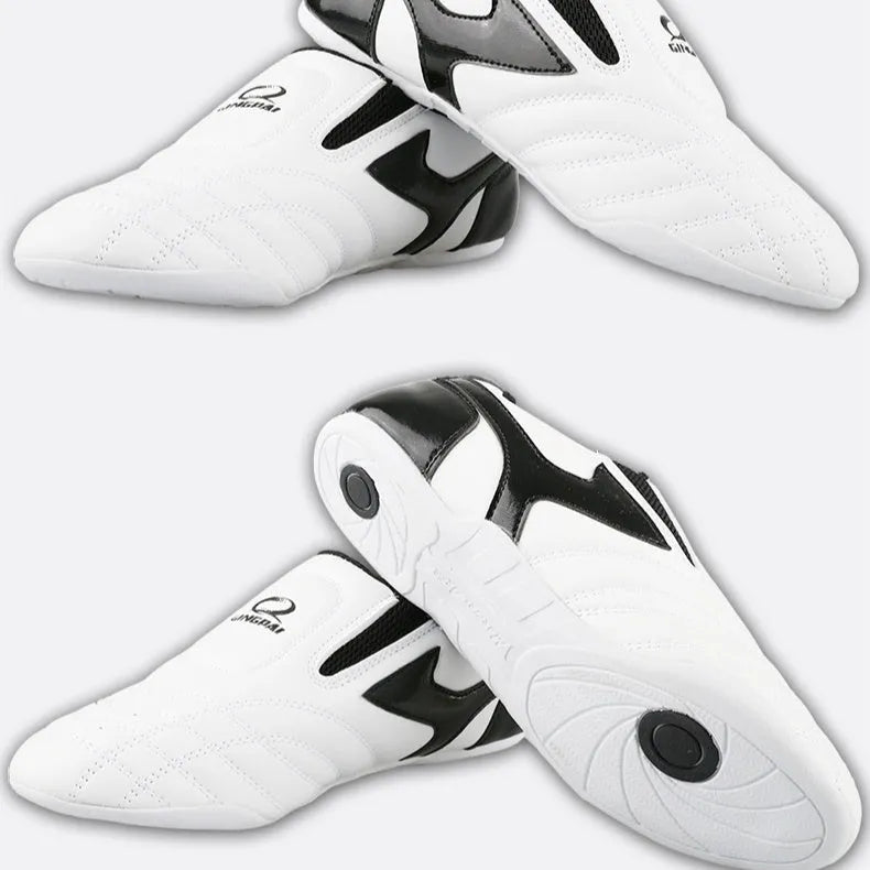 Black and white children's boxing shoes with soft bottom and widened Sanda design
