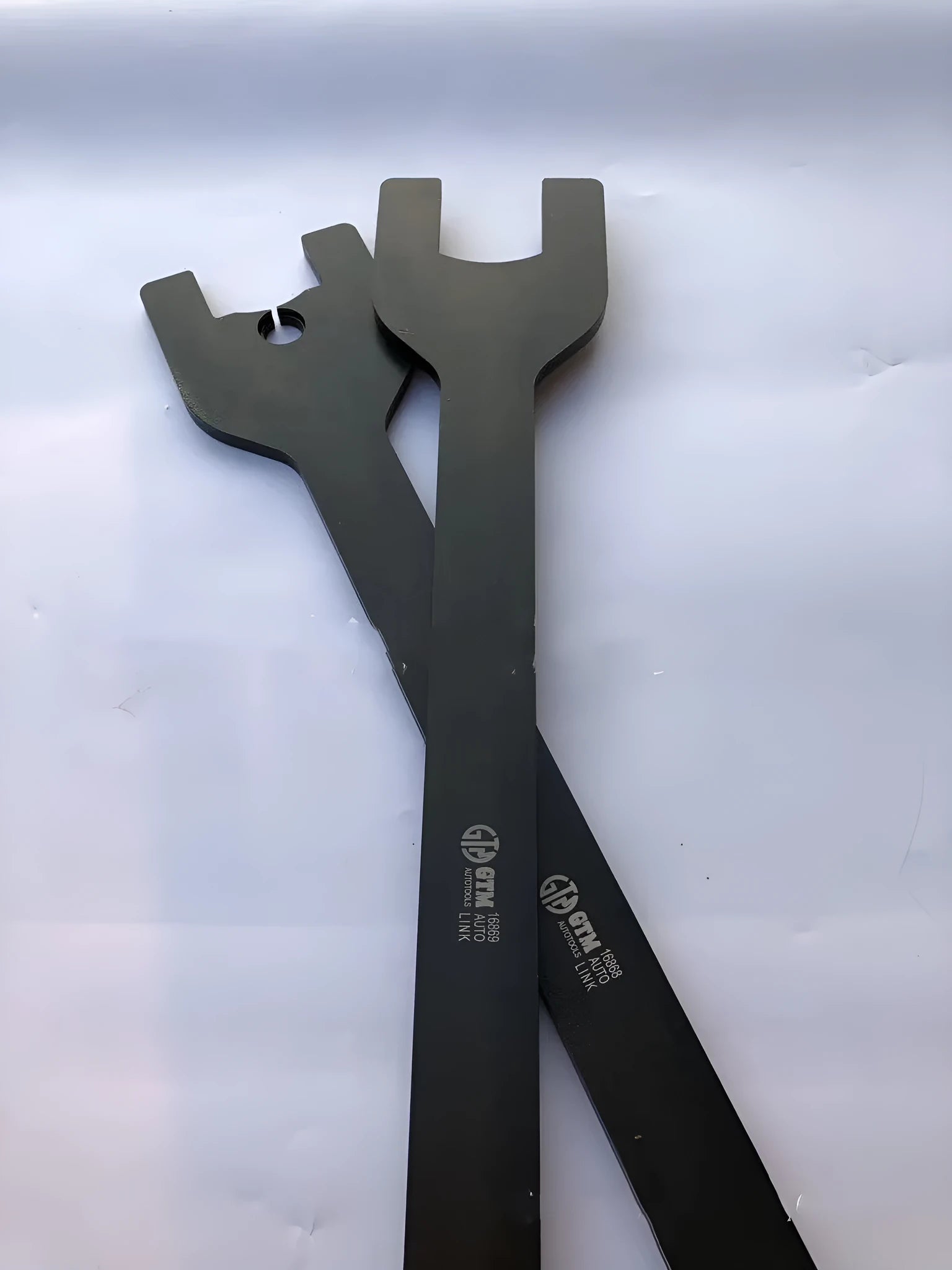 Land Rover fan support wrench set showing 36mm and 40mm alloy steel spanners for automotive repair