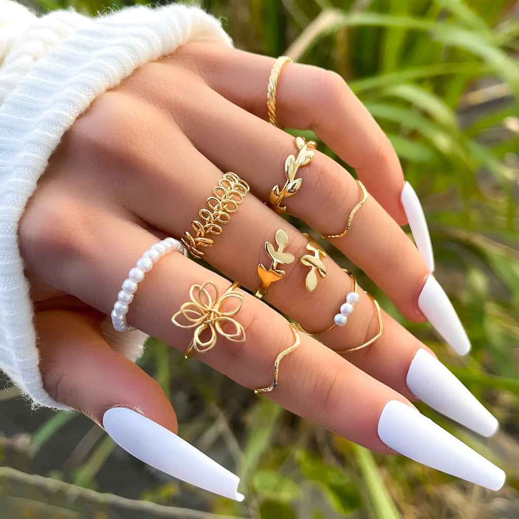 Women's openwork flower ring in gold colour J0656 with glossy electroplated finish and floral detailing