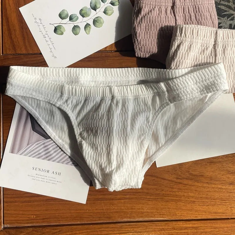 Men's triangle underwear briefs in pure cotton with mid-waist design and solid colour options