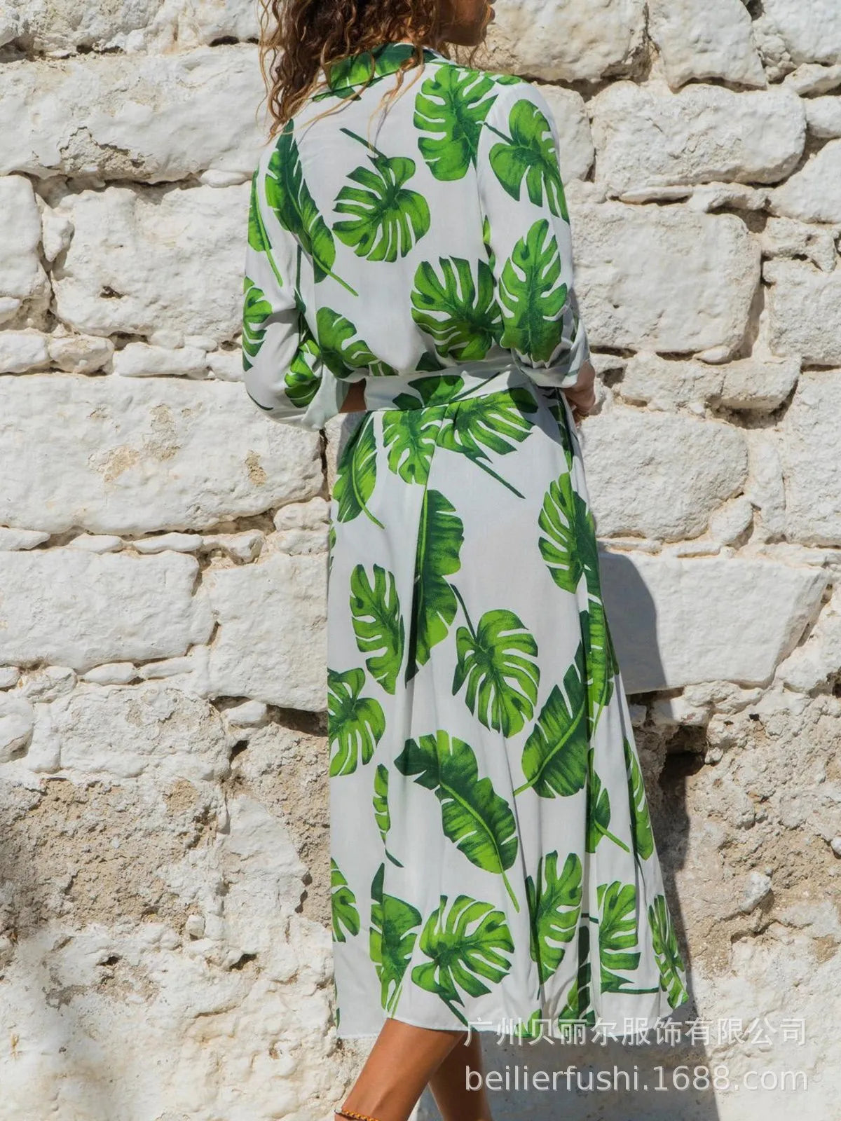 V-neck chiffon dress with printed pattern and high waist A-line skirt