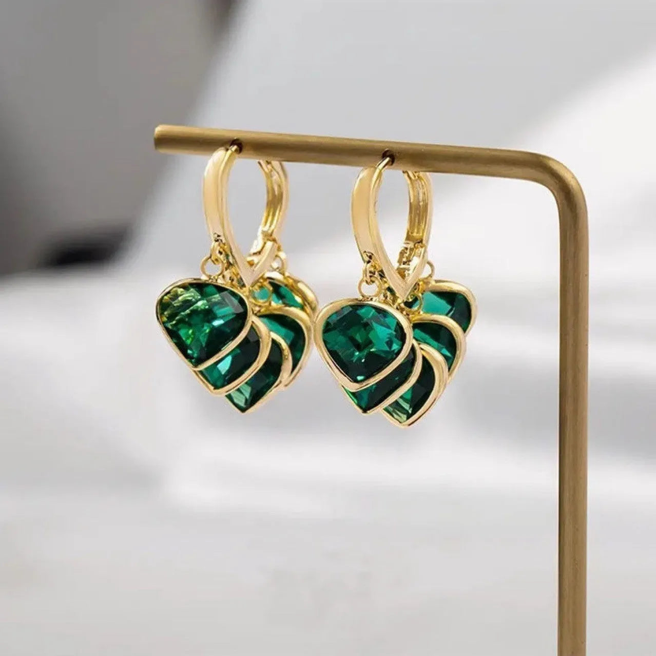 Green heart-shaped glass pendant clip-on earrings with Korean style design and artificial gemstone detailing