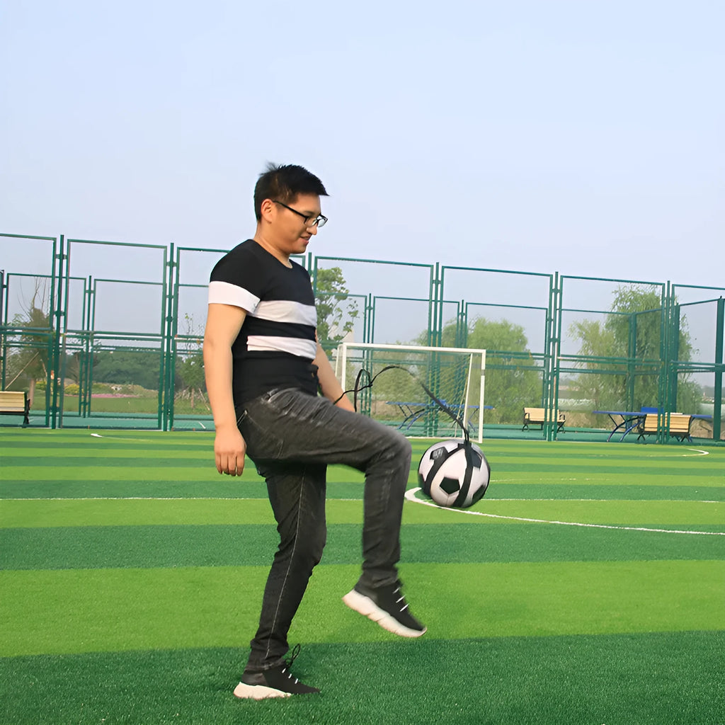 Black football juggling belt with 2-metre strap for solo training and ball control practice