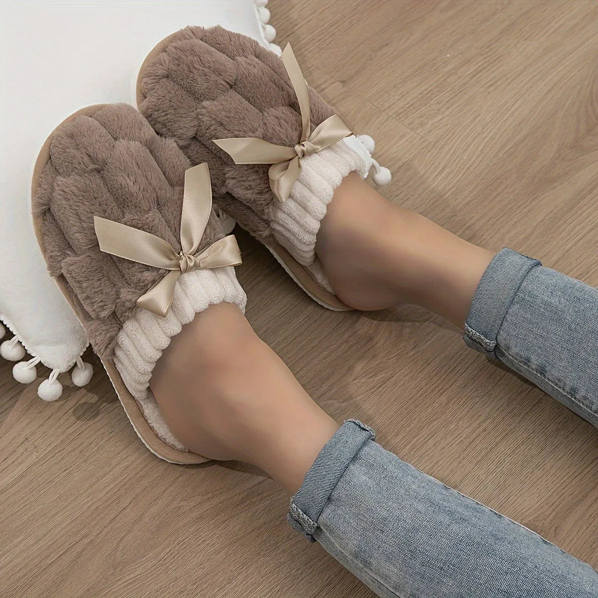 Soft bottom indoor slippers with plush lining, suede upper, and woven flax sole in multiple colours
