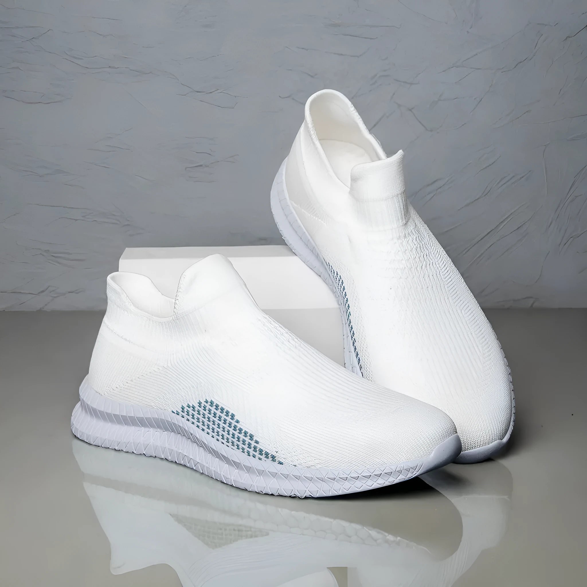 Men's Flyknit fabric casual sneaker in solid colour with low-top profile and round toe