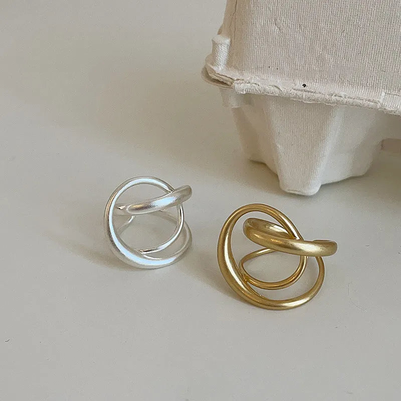 Geometric open ring for women with interlaced matte metal design and real gold plating