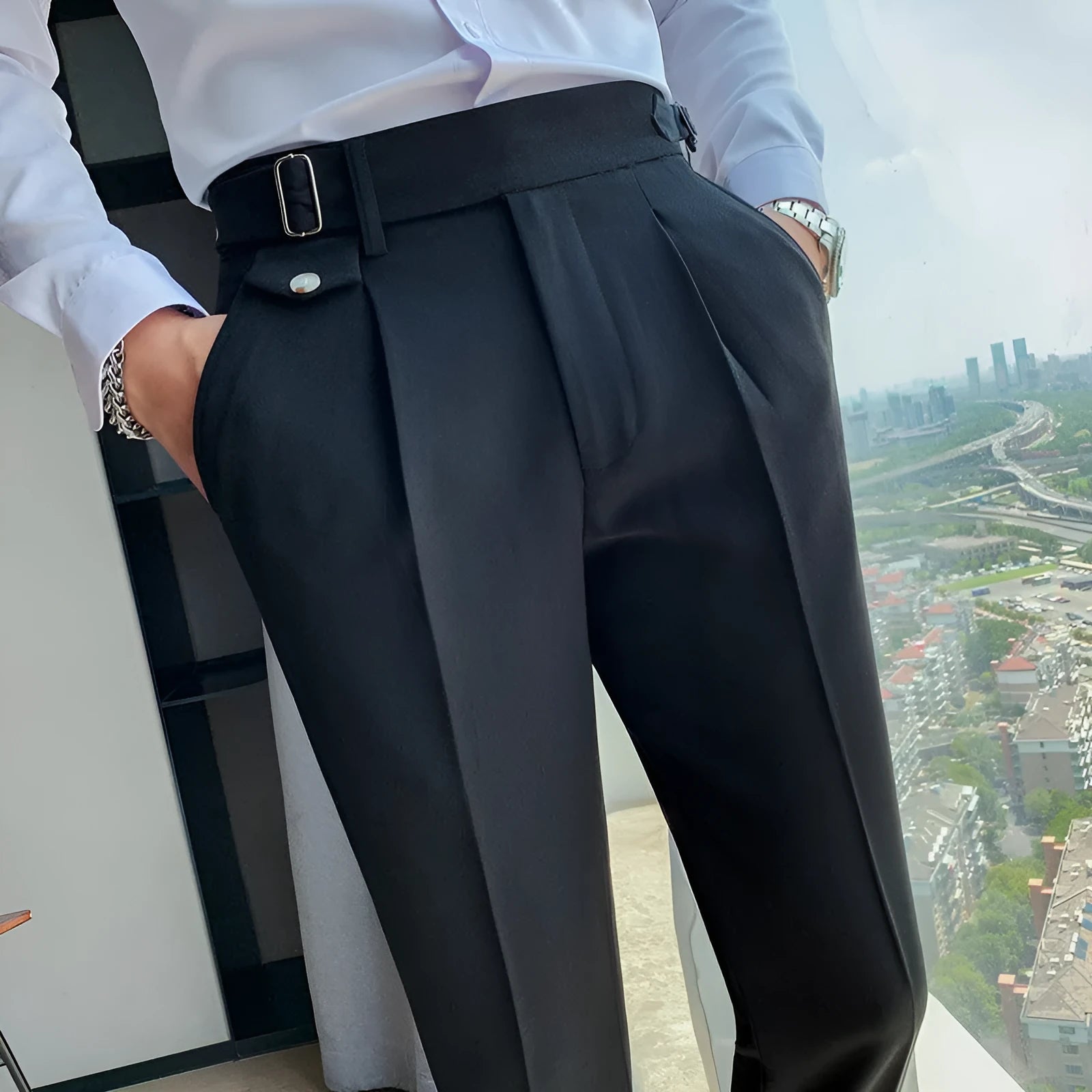 Straight leg casual trousers in solid colours with straight cut silhouette and polyester fabric