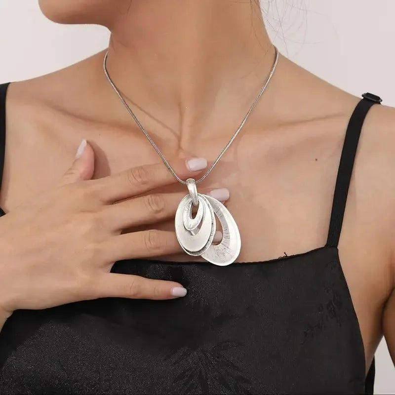 Mid-ancient three-layer coil necklace and earrings set, retro geometric design, zinc alloy, electroplated finish, on sweater
