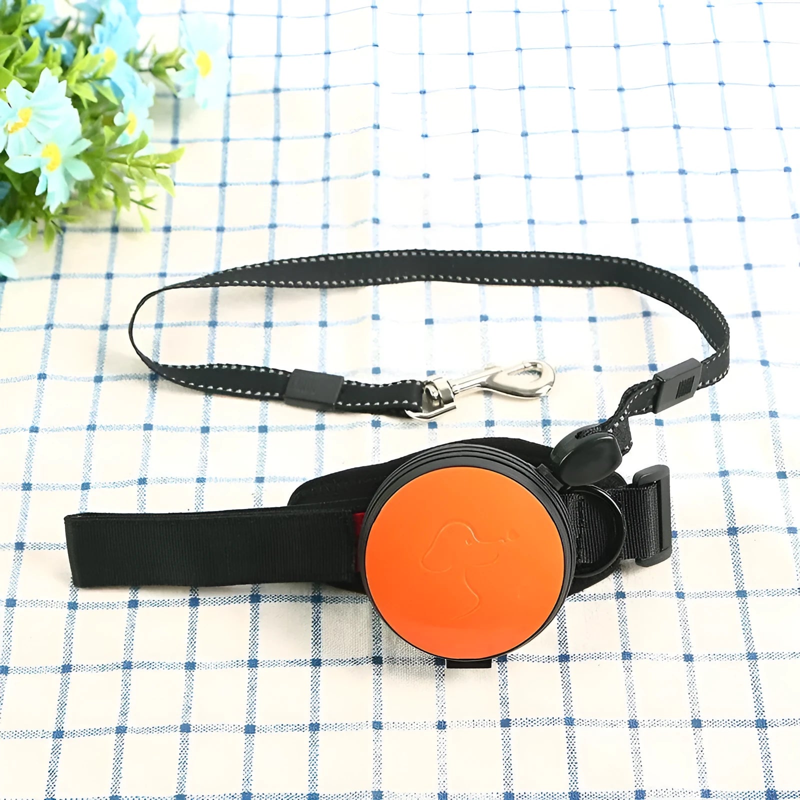 3 metre retractable dog leash in six colours with automatic braking system