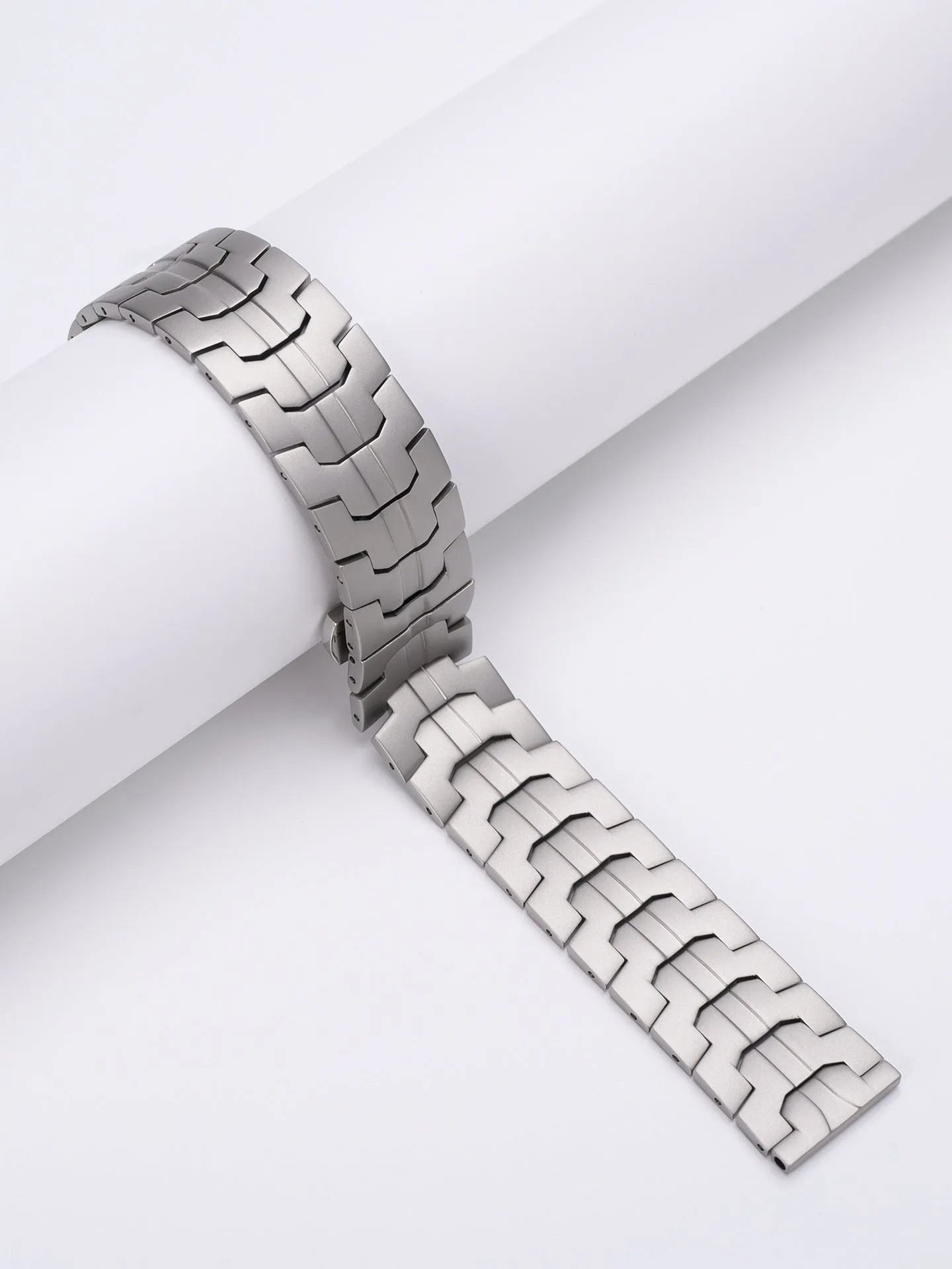 Stainless steel metal watch band for Samsung Galaxy Watch showing colour options on a watch case