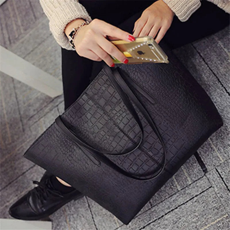 Simple fashion shoulder bag handbag in black or grey colour for spring and summer use