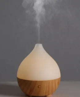 Asakusa wood grain finish vase-shaped 100ml USB aroma diffuser for home use.