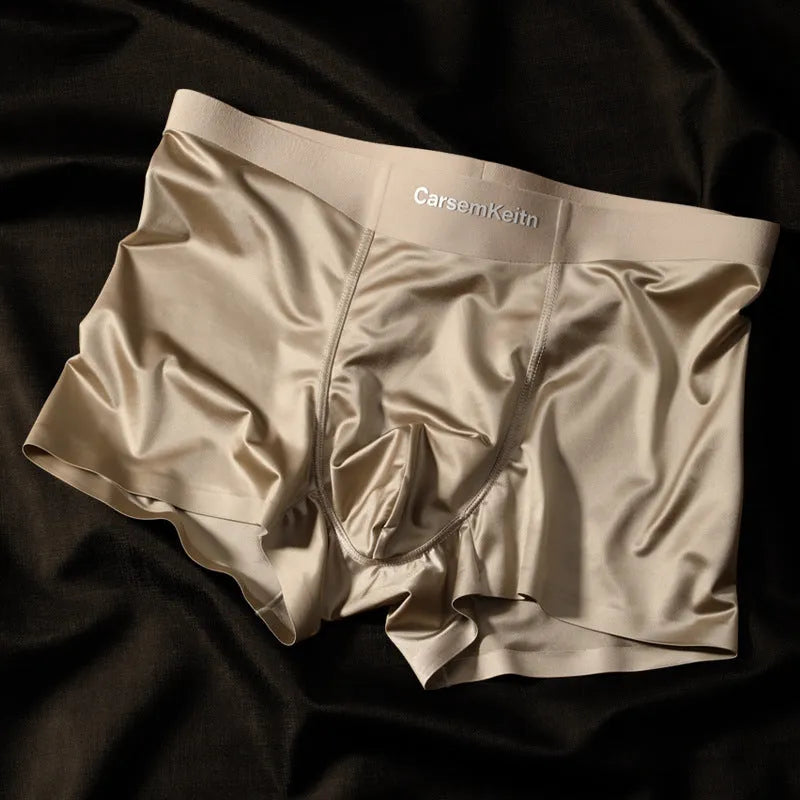 Men's colourblock Ice Silk underwear with seamless construction in multiple colour options