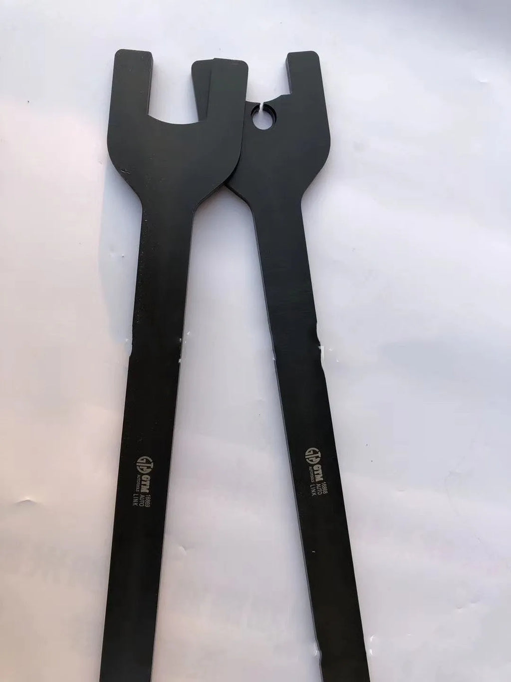 Land Rover fan support wrench set showing 36mm and 40mm alloy steel spanners for automotive repair