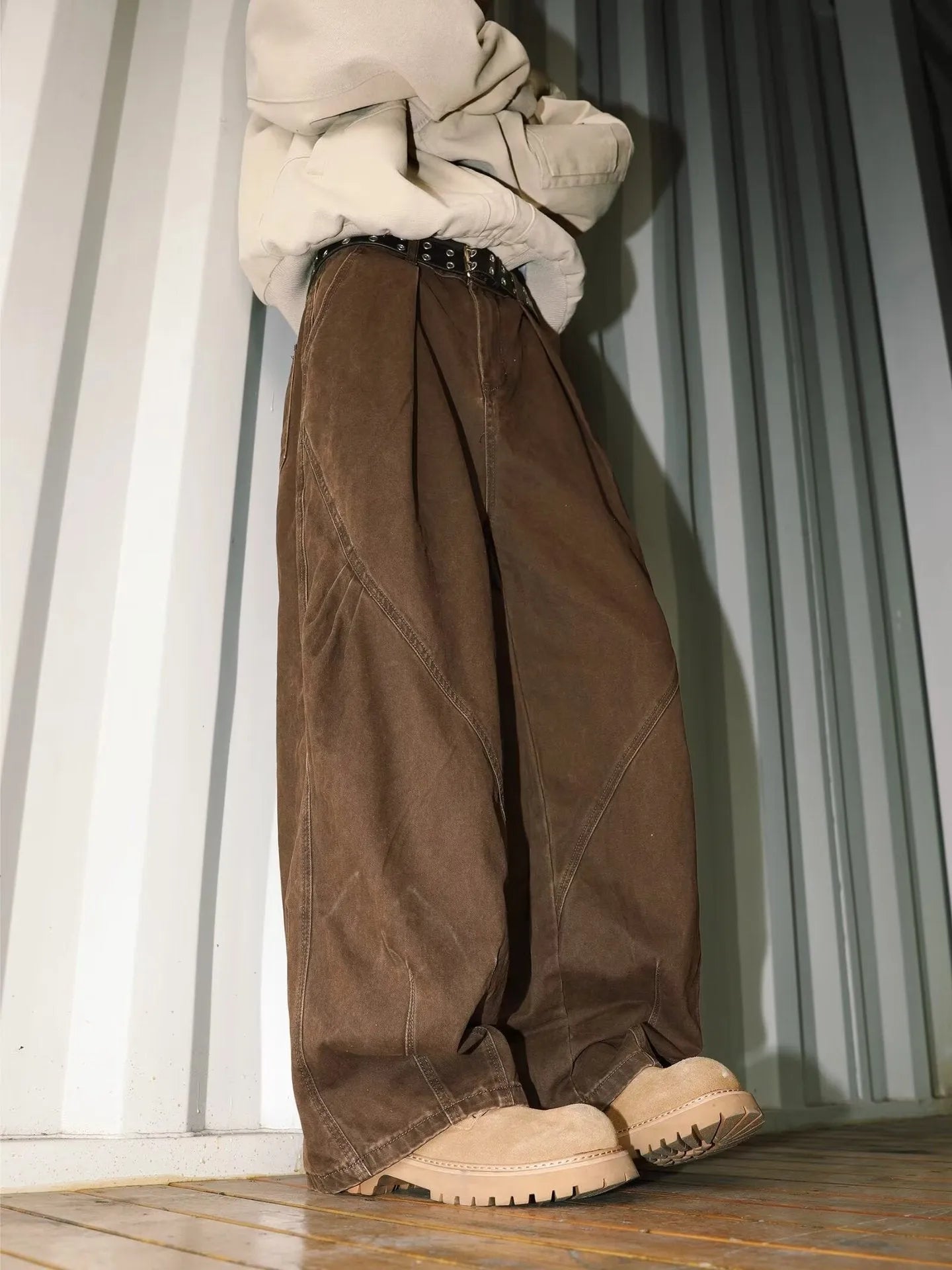 Men's pleated straight leg trousers in cotton-polyester blend with elastic waist available in black, brown, apricot