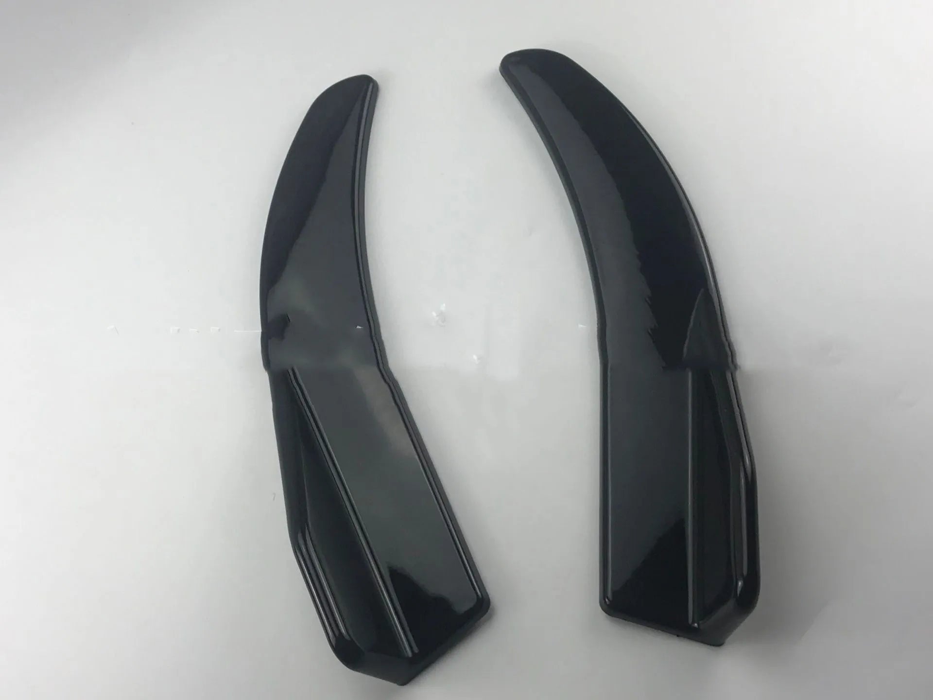 Car deflector lights for General Motors vehicles in carbon fibre finish
